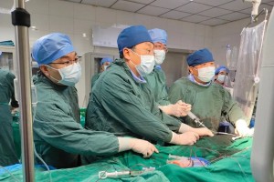 珠联璧合｜新疆自治区人民医院杨毅宁教授团队应用Feops&VenusA-Plus完成一台高难度TAVR手术